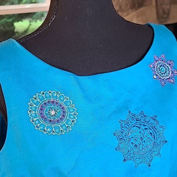 Plaza South petite embroidery details - Picture 2 of 15